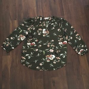 ✨Beautiful Floral Top✨